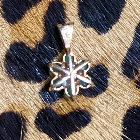 Dainty genuine gold emerald and diamond flower pendant - Picture 3 of 4